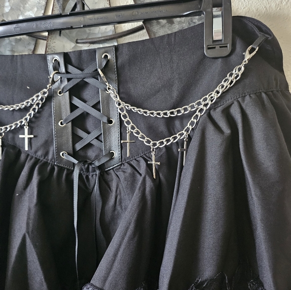 Romwe Goth Women's Punk Cross Metal Decor Ruffle Hem Skirt Size Large. - Picture 5 of 12